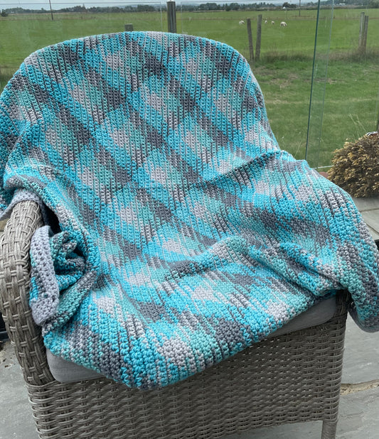 Crochet argyle pattern blanket